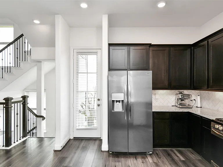 11012 Mikula Dr — Photo 34