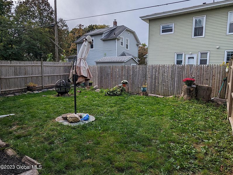 3rd image of 822 Lancaster Street
