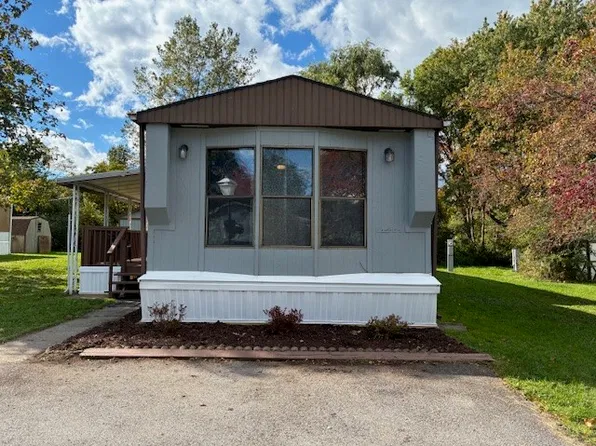 221 Crabapple Dr, Canandaigua, NY 14424