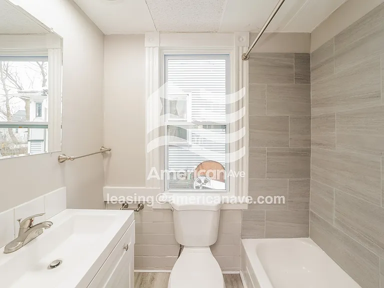 1431949_014_wm_-_bathroom_13597553.jpg