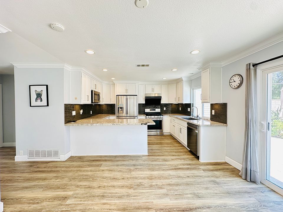 1st image of 4561 Green Tree Ln