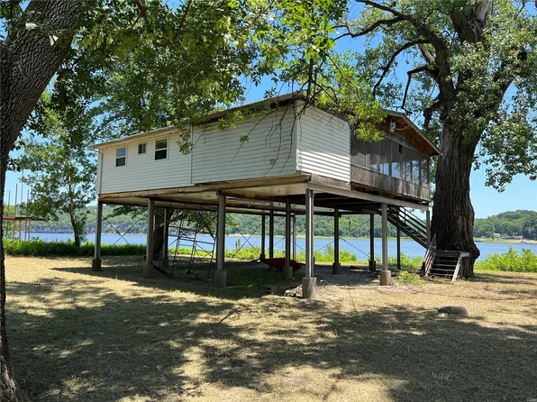 32 Mississippi Trl, Winfield, MO 63389