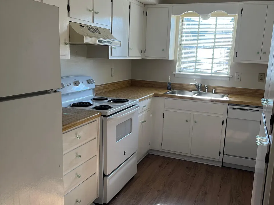 203 Marinawoods Dr SE #1