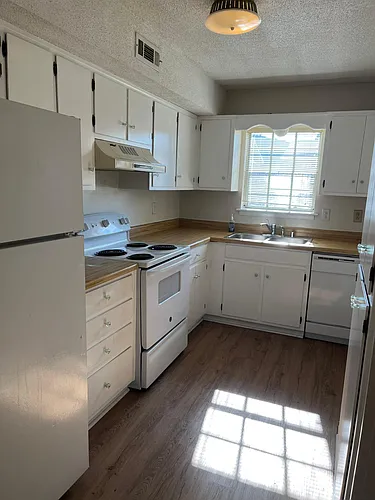 203 Marinawoods Dr SE #1 Photo 1