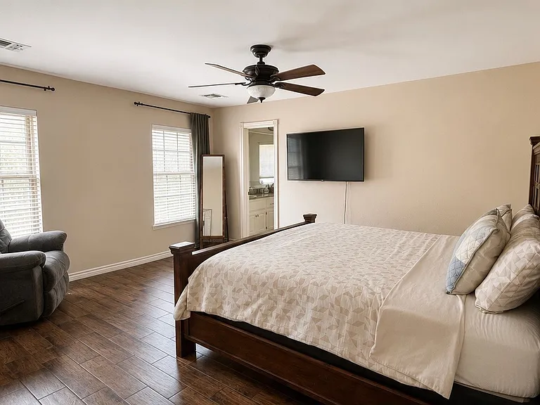 3706 NE Fieldcrest Dr — Photo 8