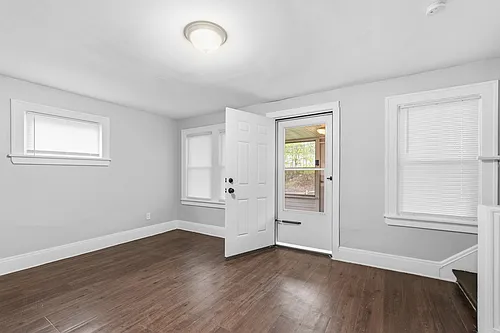 14399 Maple Ave Photo 1