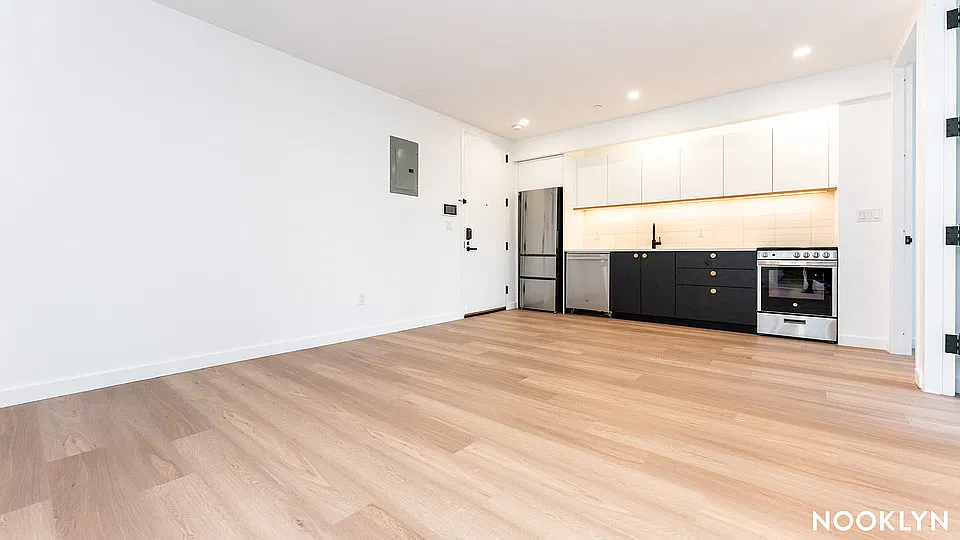 650 Madison Street — Photo 3