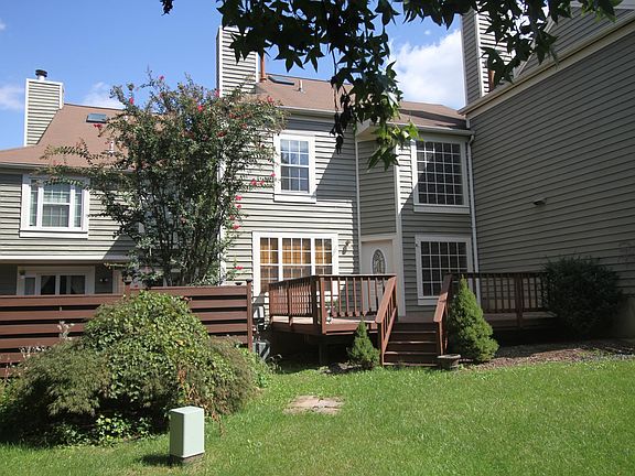 3rd image of 21191 Vineland Sq