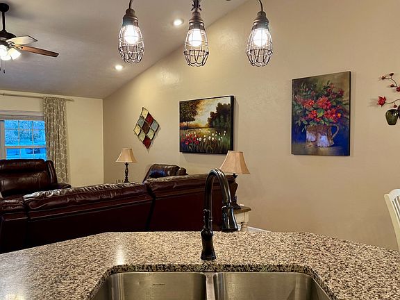 4th image of 110 Hillcrest Cir NE
