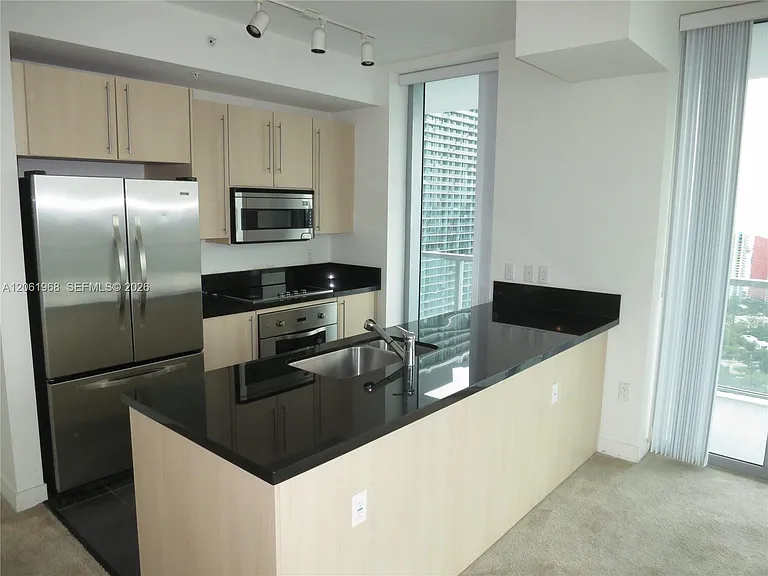 79 SW 12th St #UPH4001 — Photo 20