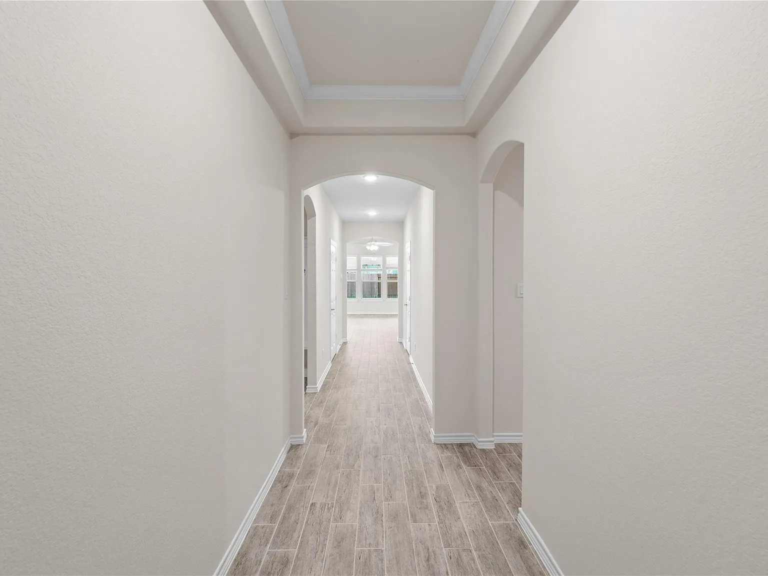 4 bed, 2.5 bath, 3399 sqft, $3,400 — Photo 3