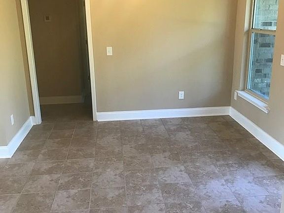 3rd image of 1724 Waterbury Way