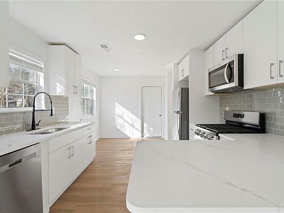 5th image of 1629 Sweetgum Hl