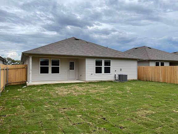 3rd image of 925 Armadillo Dr