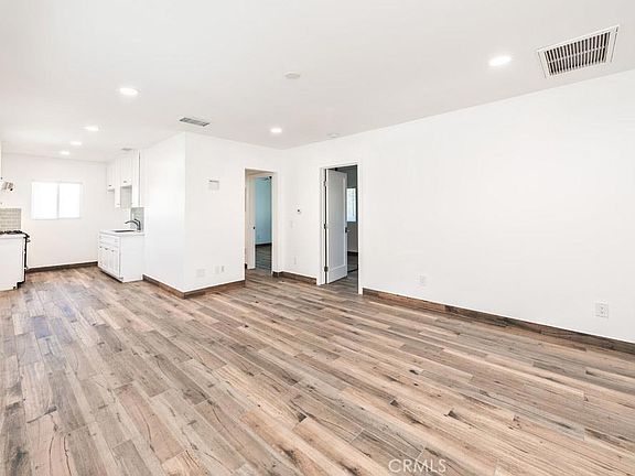 4th image of 555 N Olive St #B