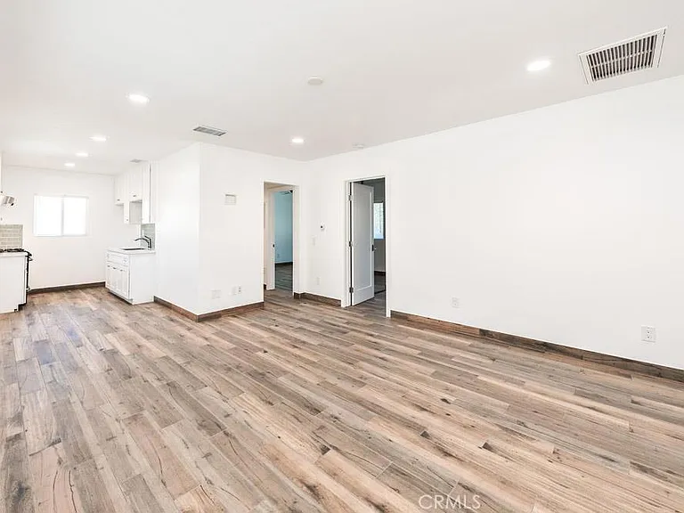 555 N Olive St #B — Photo 4