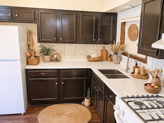 2nd image of 19208 Pine Dr Unit 204