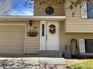 913 Eisenhower Dr, Rock Springs, WY 82901