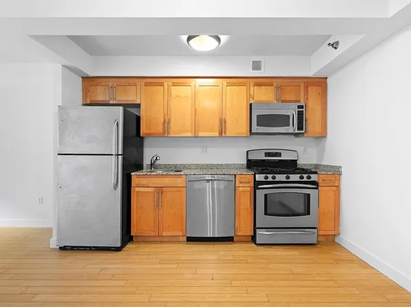 516 West 47th Street image 4 of 11