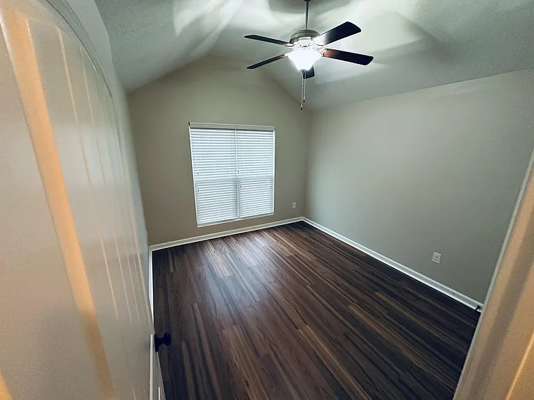 3272 Alexandria Dr — Photo 20