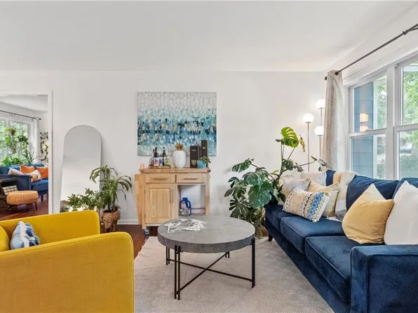 8701 W 93rd St, Overland Park, KS 66212