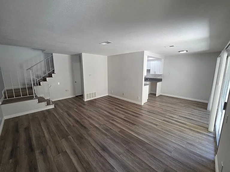 1826 S Lochglen Ct — Photo 1