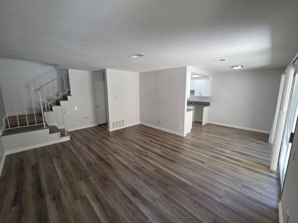 1826 S Lochglen Ct