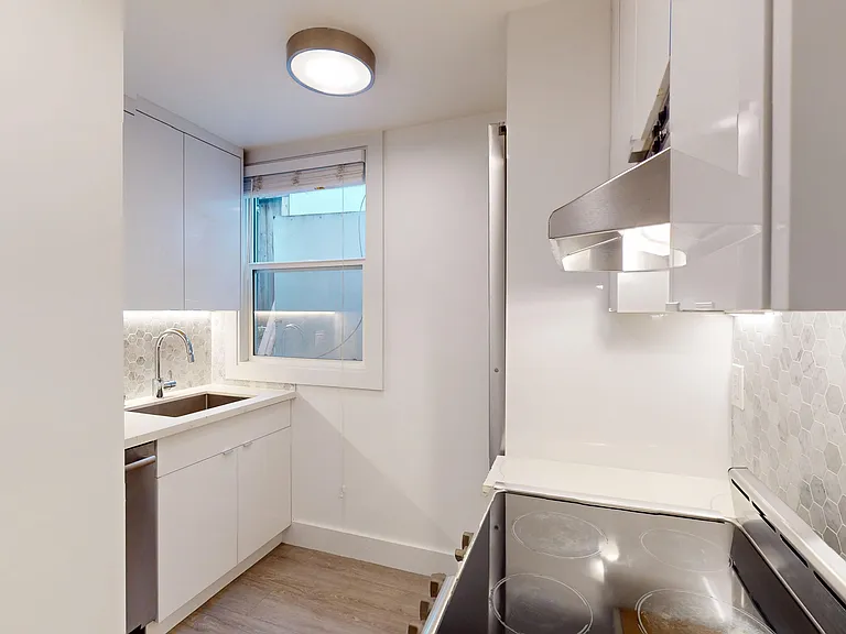 643 Webster St #2 — Photo 12