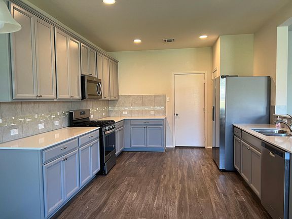Beautiful kitchen. Easy access from the garage.