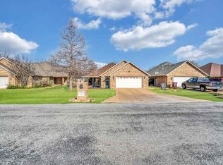 19 NW Heatherstone Dr, Lawton, OK 73505