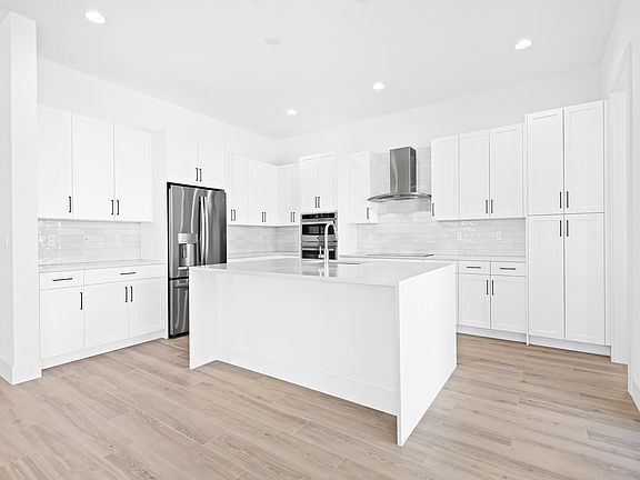5th image of 1429 SW 23rd Court