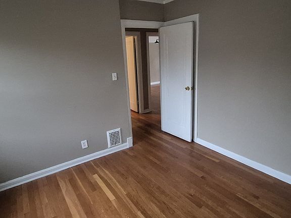 2nd image of 3634 Glencairn Rd #3634