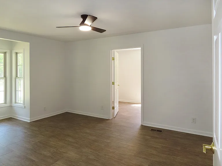 124 Brownville St — Photo 9