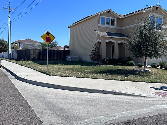 3rd image of 4401 Mercedes Dr