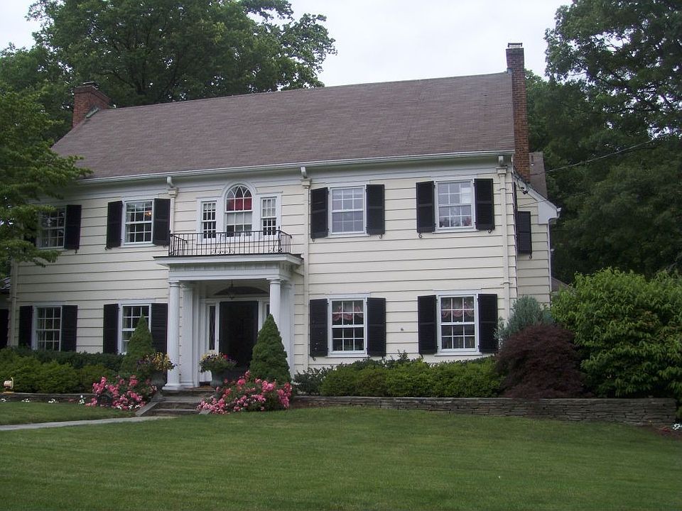 For Sale: 275 Manor Road, Ridgewood, NJ 07450