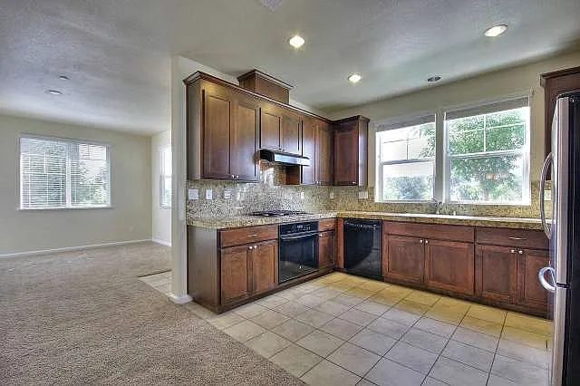 Sarafina Way, Gilroy — Photo 4