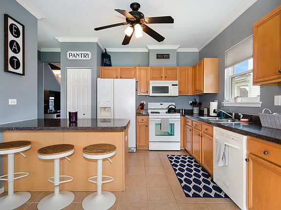 4th image of 2730 Savoy Ln
