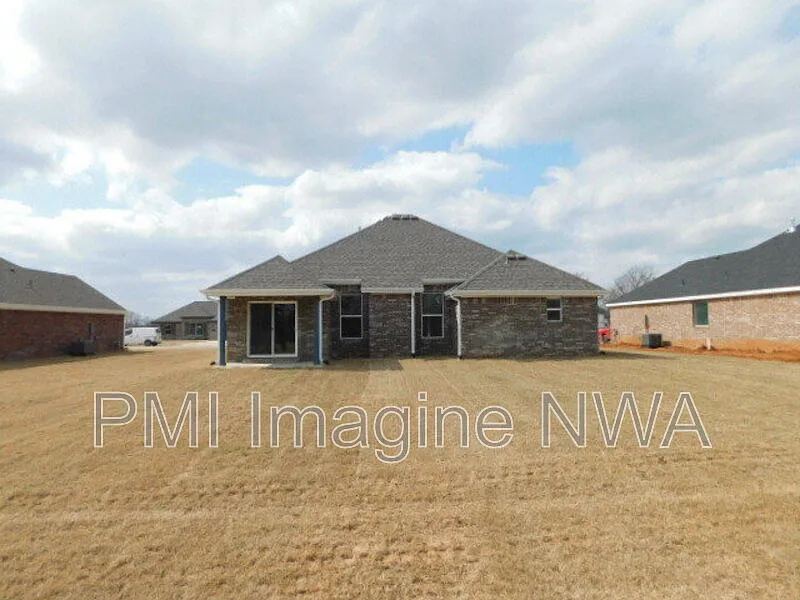 3 bed, 2.0 bath, 1525 sqft, $1,750 — Photo 3