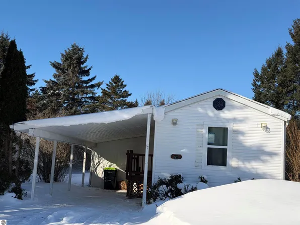 6685-M 66th N #51, Charlevoix, MI 49720