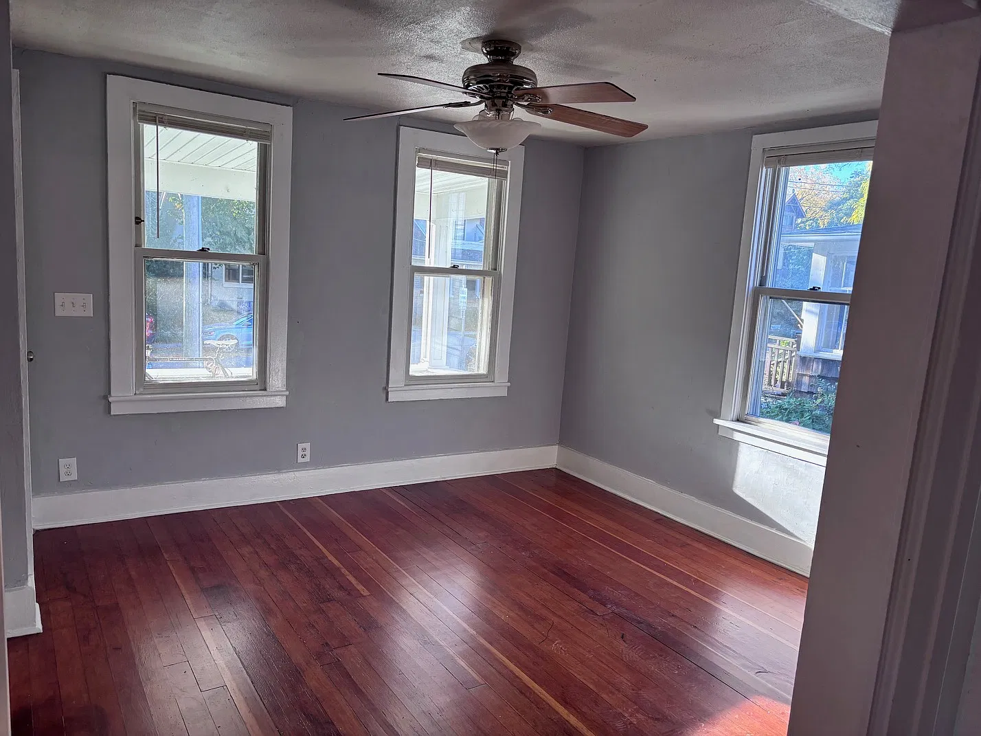 2 bed, 850 sqft, $1,900 — Photo 2