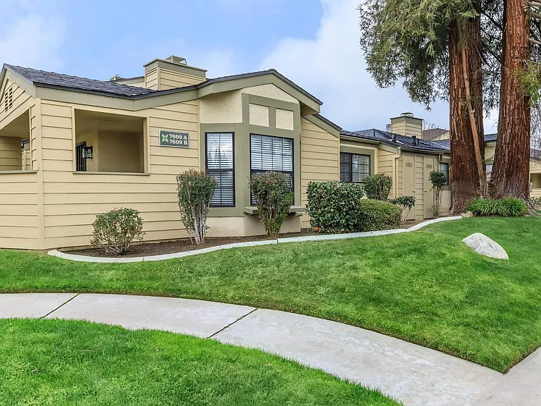 Laurelwood West Villas — Photo 12