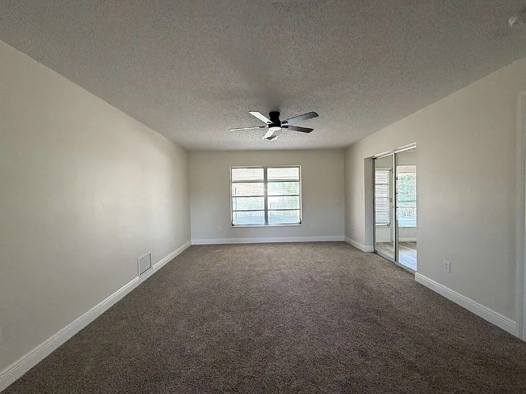 635 Harvey St — Photo 10