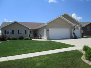 1005 Redwood Dr NE, Watertown, SD 57201