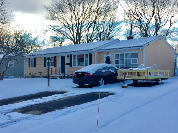123 Moccasin Dr, Warwick, RI 02889