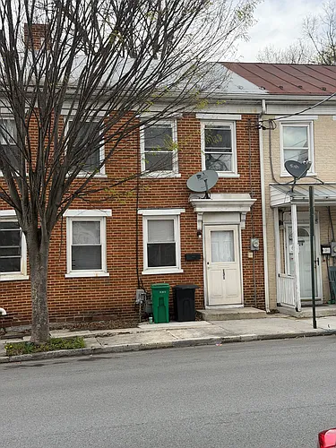 131 W North St Photo 1