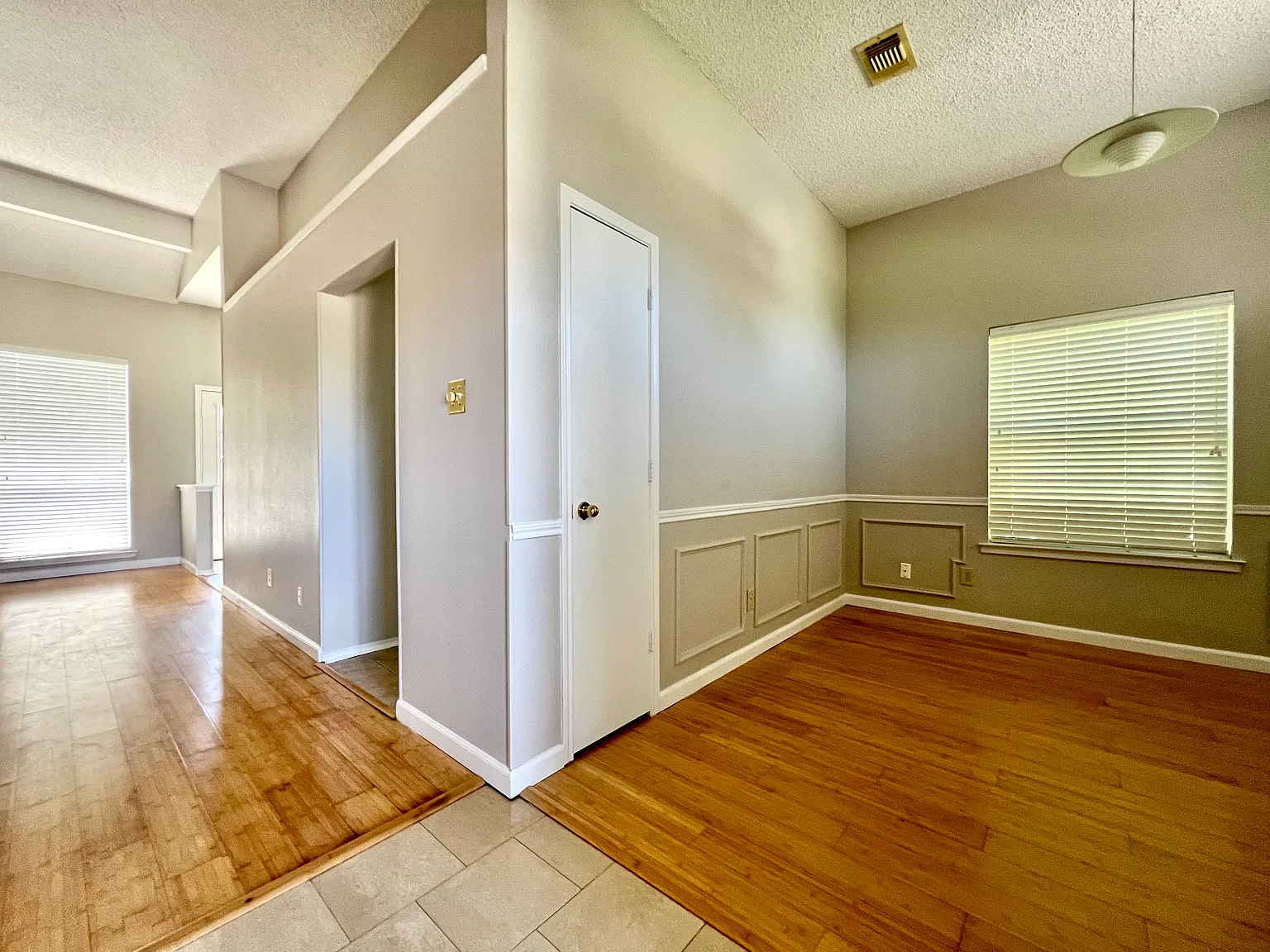 2735 Wentworth Dr — Photo 4