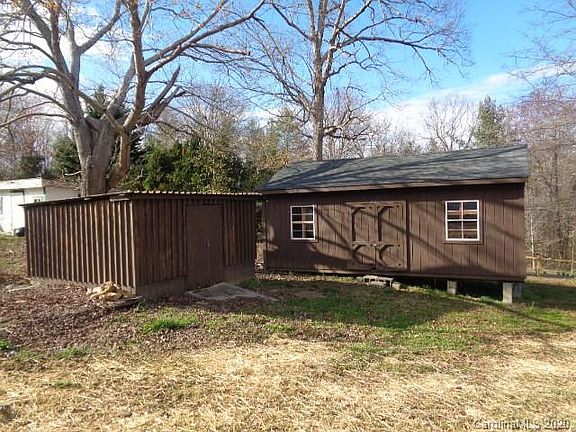 3rd image of 2622 Rose Pl