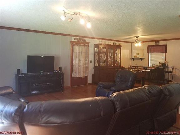 3rd image of 104 Panther Dr