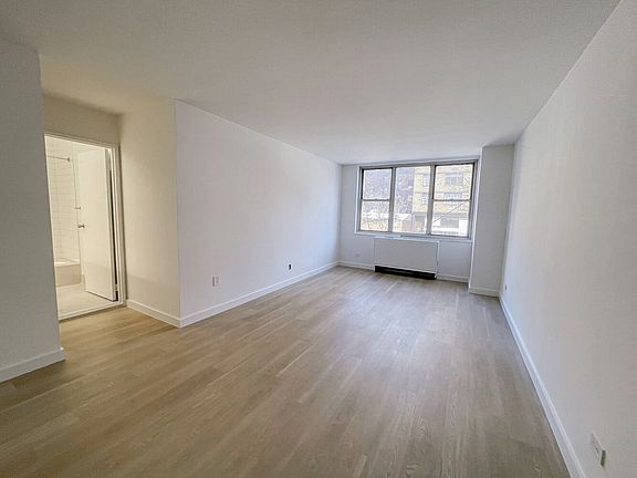 4th image of 154 E 29th St #202