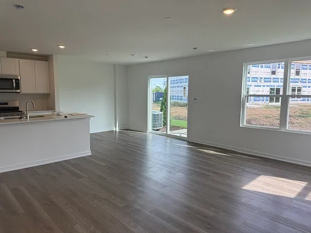 4 bed, 2.5 bath, 1845 sqft, $2,800 — Photo 3